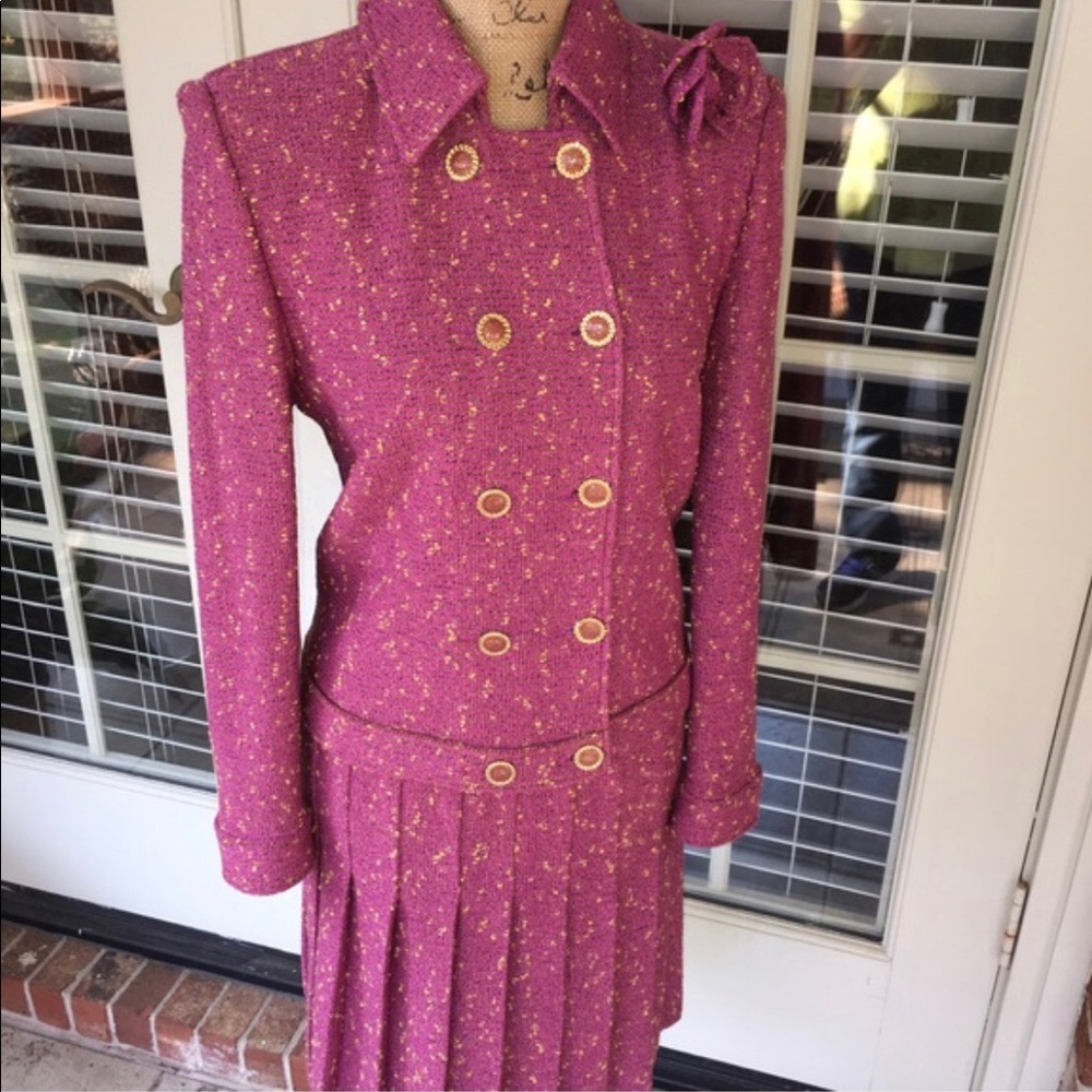 St.John pink pleated skirt suit size 6